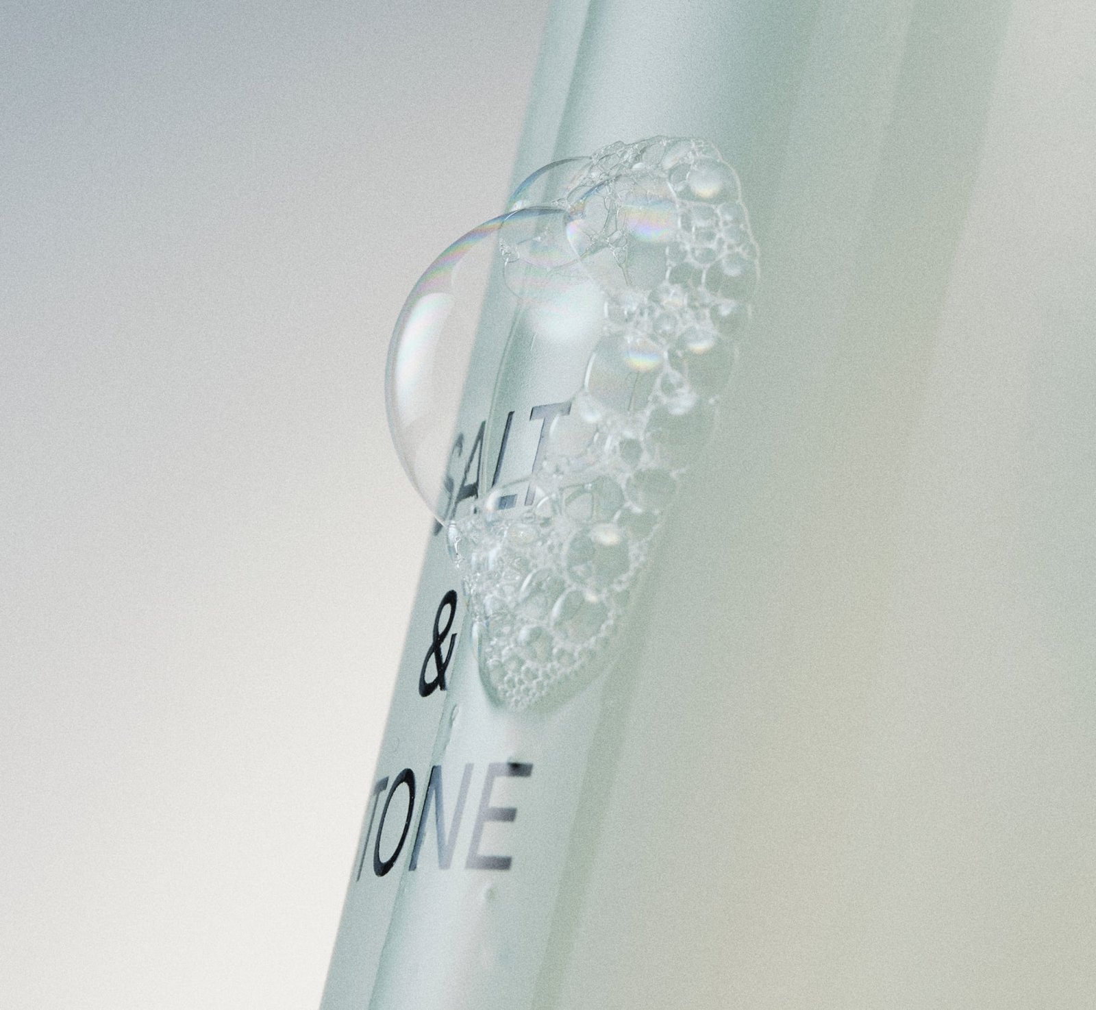 Spirulina & Yuzu Facial Cleanser - Image 4